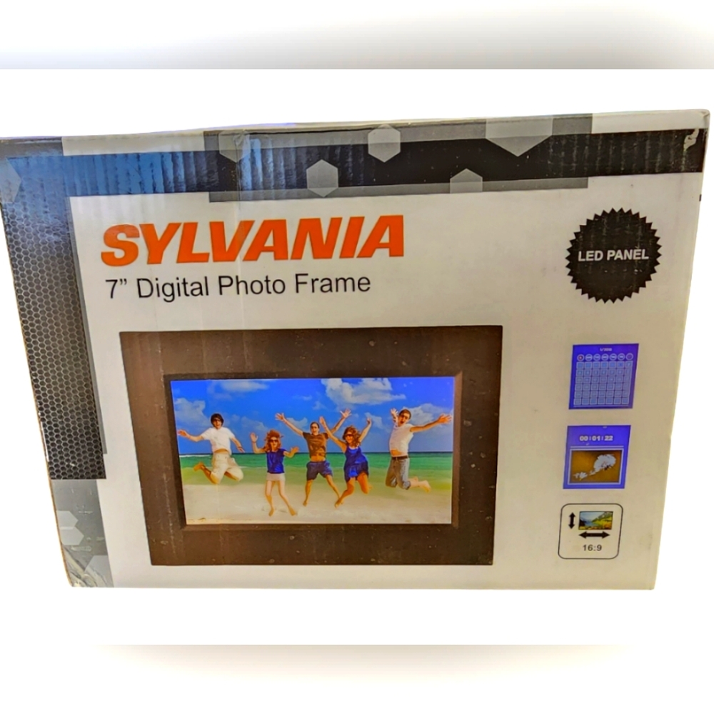 Sylvania Digital Photo Frame 7in  *NWT*